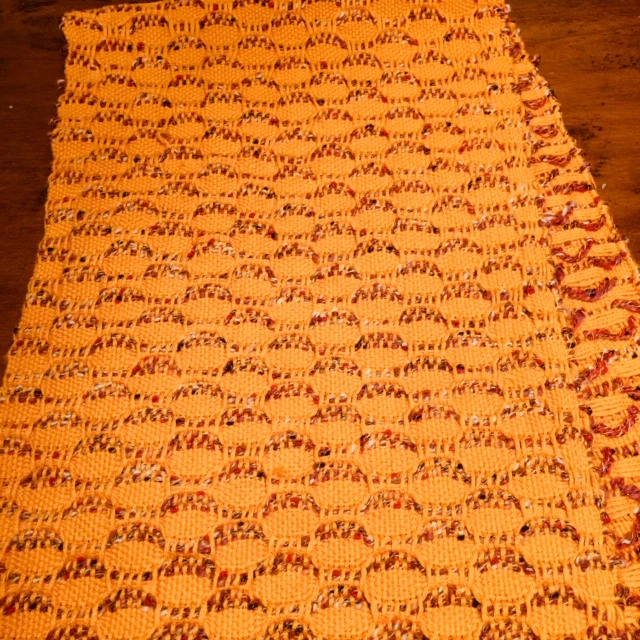 Busy Bee Honeycomb Table Runner Weaving Kit - Image 3