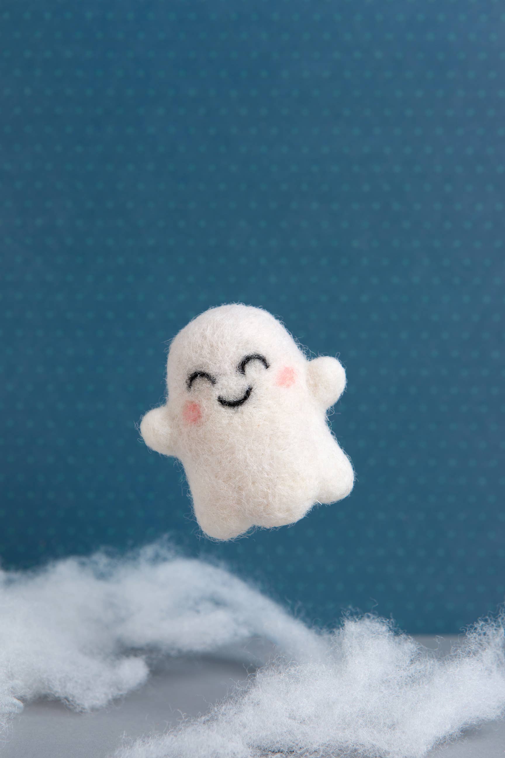 Happy Ghost Mini Needle Felting Kit - Image 4