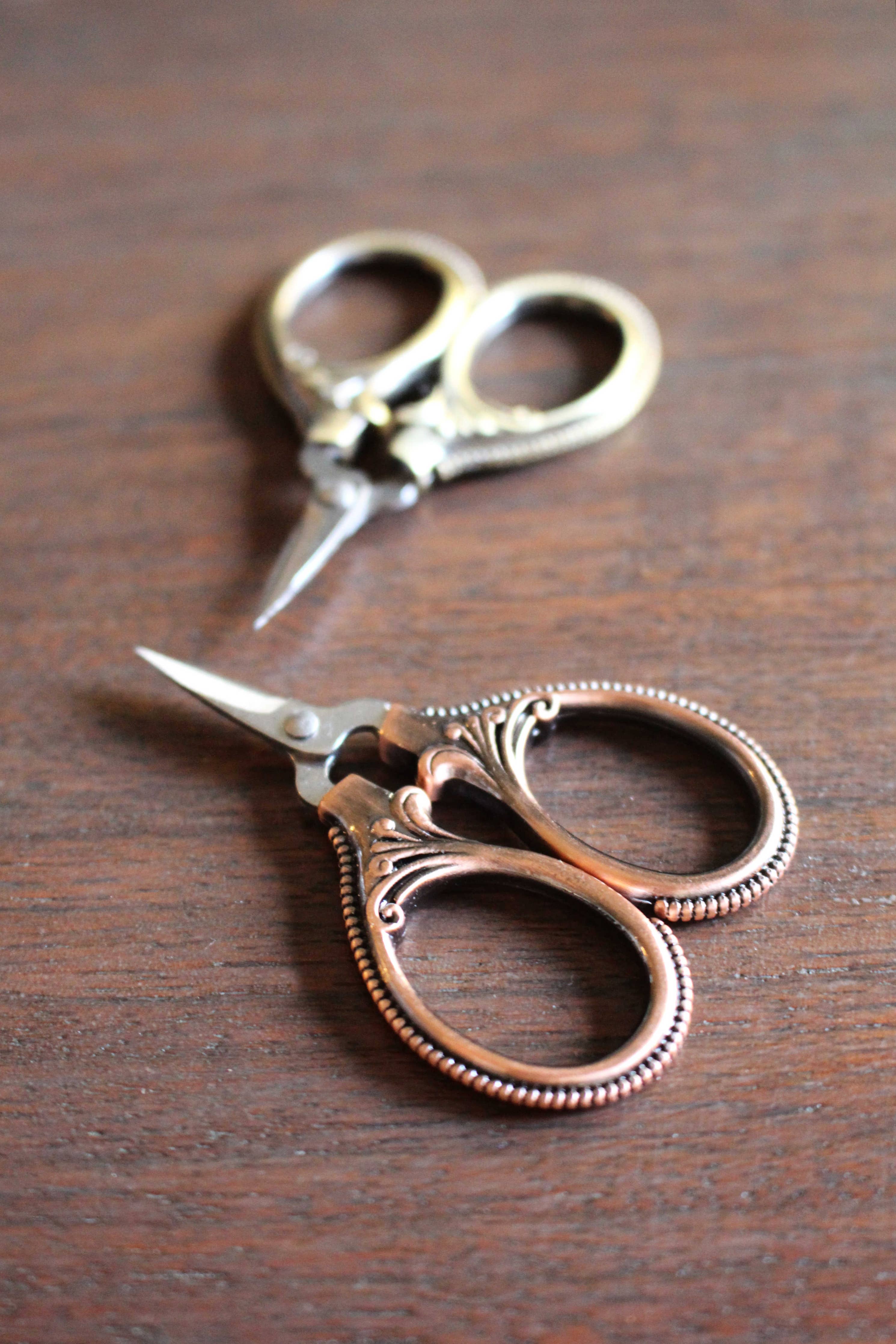 Mini Embroidery Scissors Antique Gold - Image 2