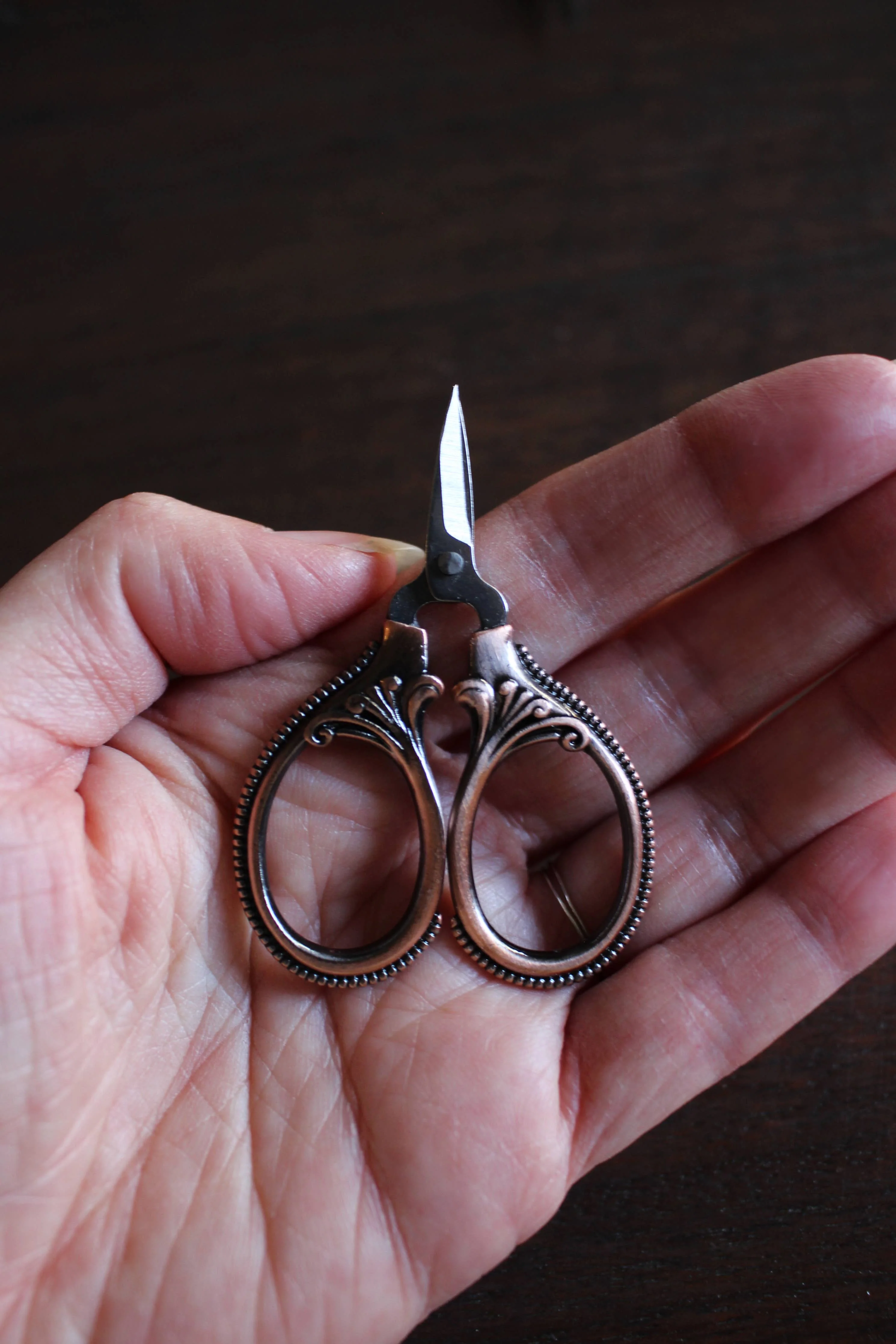 Mini Embroidery Scissors Antique Gold - Image 3