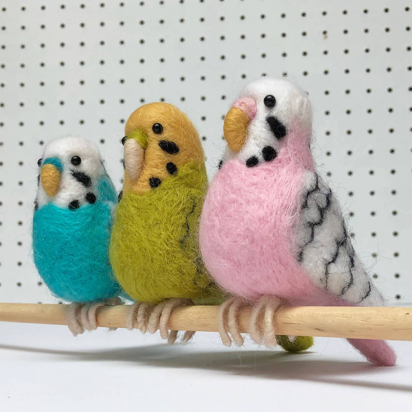Needle Felting Kit Budgie. Make A Pink Budgerigar From Wool. - Image 5