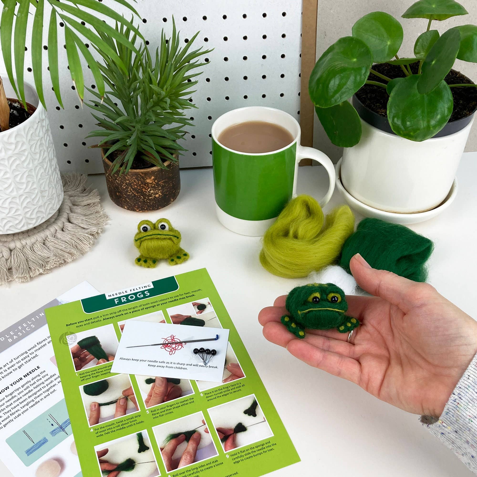 Needle Felting Kit - Frogs - Learn to make two funny frogs - Image 4