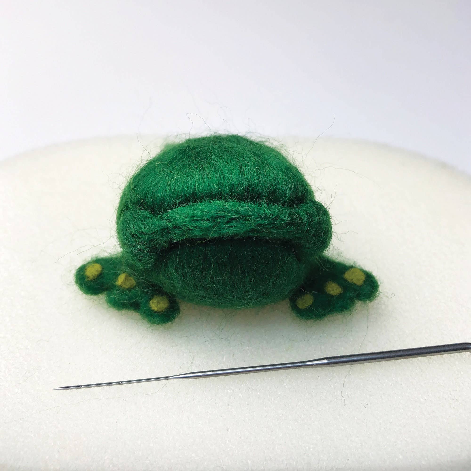 Needle Felting Kit - Frogs - Learn to make two funny frogs - Image 7