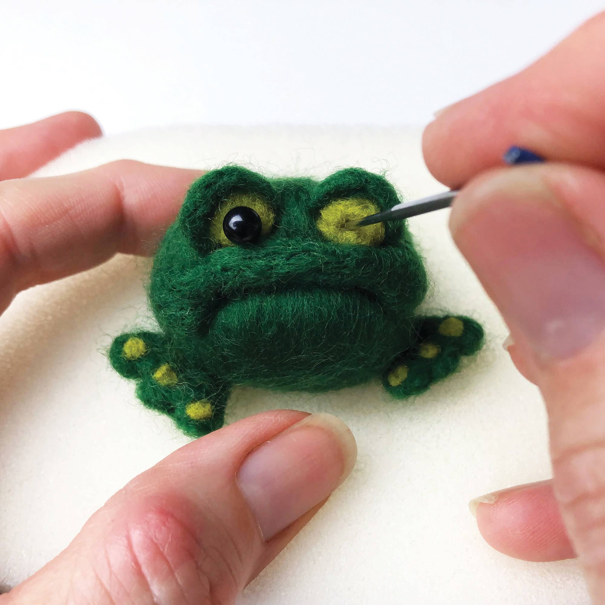 Needle Felting Kit - Frogs - Learn to make two funny frogs - Image 8