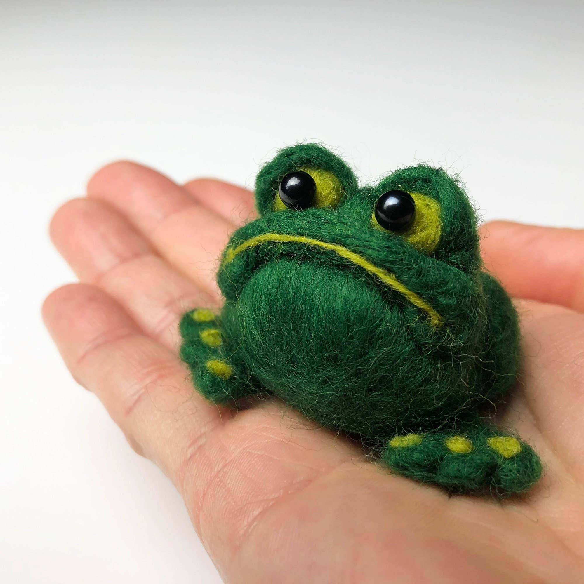 Needle Felting Kit - Frogs - Learn to make two funny frogs - Image 9