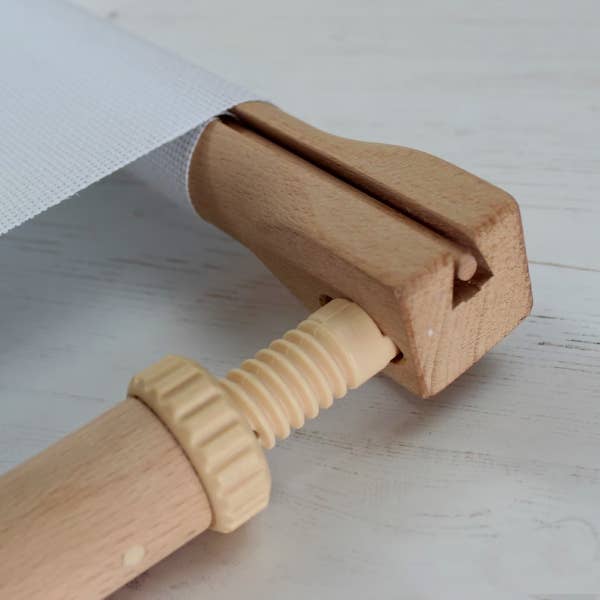 Nurge Adjustable Needlework Frame - Image 3